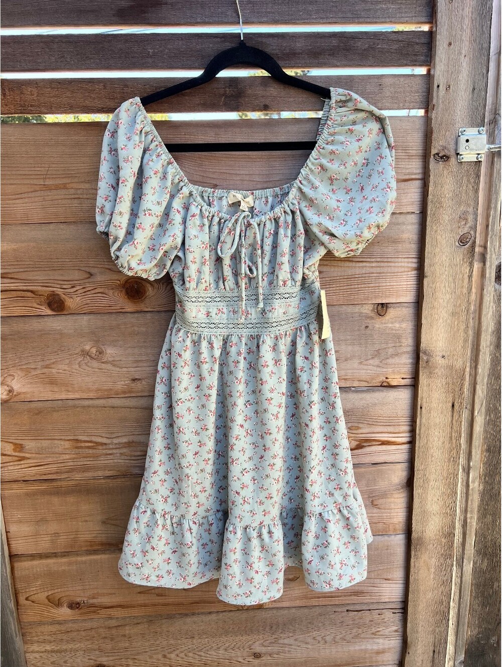 Pie in the Sky Women's Medium Floral Puff Sleeve Dress with Lace Detail NWT